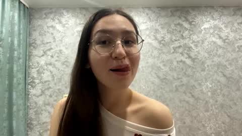 Snapshot of idellmannheim chatting on 17, 11, 2025 Sofi online show from 17, 11, 2025