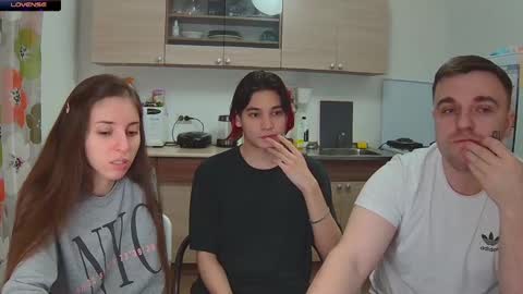 Snapshot of ihavepaws33 chatting on 16, 12, 2024 Julia and Mira online show from 16, 12, 2024