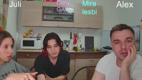 Snapshot of ihavepaws33 chatting on 16, 12, 2024 Julia and Mira online show from 16, 12, 2024