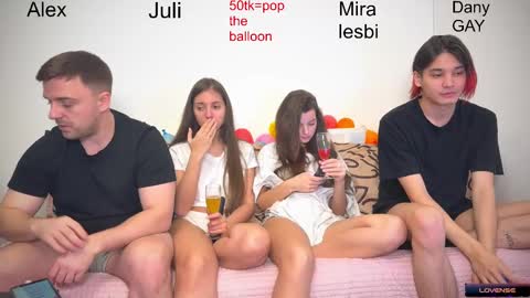 Snapshot of ihavepaws33 chatting on 20, 12, 2024 Julia and Mira online show from 20, 12, 2024