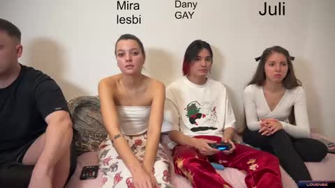 Snapshot of ihavepaws33 chatting on 9, 1, 2025 Julia and Mira online show from 9, 1, 2025