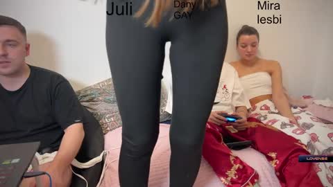 Snapshot of ihavepaws33 chatting on 9, 1, 2025 Julia and Mira online show from 9, 1, 2025