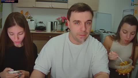 Snapshot of ihavepaws33 chatting on 2, 2, 2025 Julia and Mira online show from 2, 2, 2025
