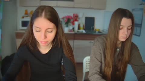 Snapshot of ihavepaws33 chatting on 3, 2, 2025 Julia and Mira online show from 3, 2, 2025