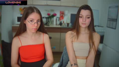 Snapshot of ihavepaws33 chatting on 8, 2, 2025 Julia and Mira online show from 8, 2, 2025