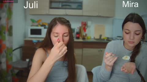 Snapshot of ihavepaws33 chatting on 22, 2, 2025 Julia and Mira online show from 22, 2, 2025