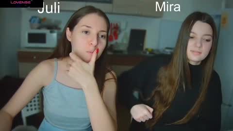 Snapshot of ihavepaws33 chatting on 28, 2, 2025 Julia and Mira online show from 28, 2, 2025