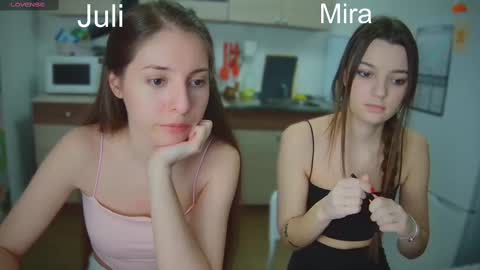 Snapshot of ihavepaws33 chatting on 4, 3, 2025 Julia and Mira online show from 4, 3, 2025