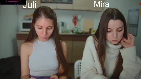 Snapshot of ihavepaws33 chatting on 5, 3, 2025 Julia and Mira online show from 5, 3, 2025