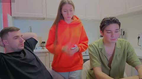 Snapshot of ihavepaws33 chatting on 2, 10, 2025 Julia and Mira online show from 2, 10, 2025
