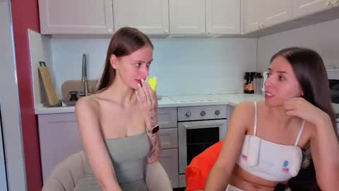 Snapshot of ihavepaws33 chatting on 5, 10, 2025 Julia and Mira online show from 5, 10, 2025