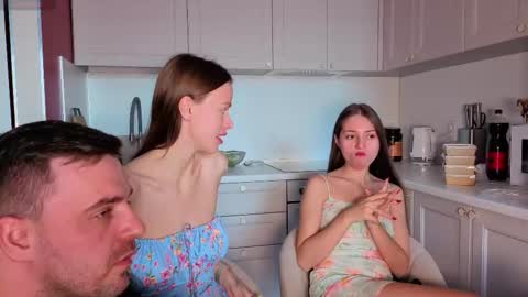 Snapshot of ihavepaws33 chatting on 7, 10, 2025 Julia and Mira online show from 7, 10, 2025