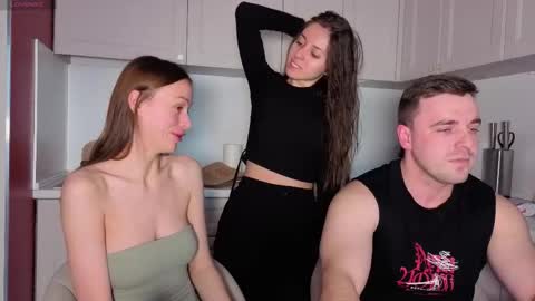 Snapshot of ihavepaws33 chatting on 13, 10, 2025 Julia and Mira online show from 13, 10, 2025