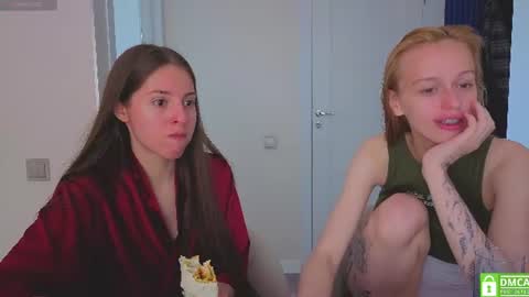 Snapshot of ihavepaws33 chatting on 23, 6, 2026 Julia and Mira online show from 23, 6, 2026