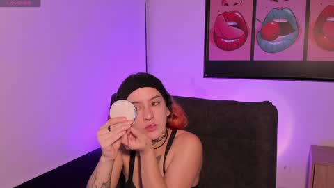 Snapshot of iiam_valentinaa chatting on 19, 12, 2024 online show from 19, 12, 2024
