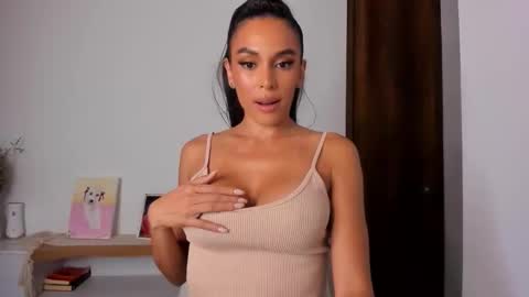 Snapshot of im_ari chatting on 4, 3, 2025 ARIANNA online show from 4, 3, 2025