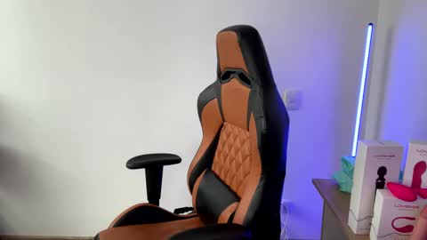 Laia online show from 15, 2, 2025