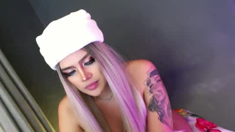 Candy Moore online show from 18, 12, 2024