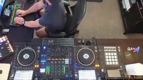 DJ Azra online show from 9, 6, 2026