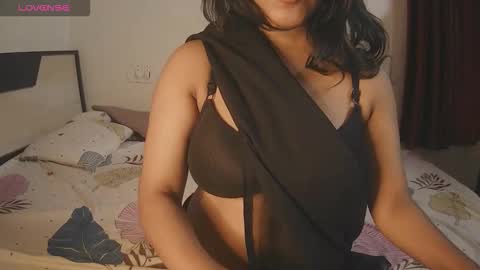 Snapshot of imlovelyrose chatting on 29, 9, 2025 ROSE online show from 29, 9, 2025