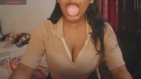 Snapshot of imlovelyrose chatting on 8, 10, 2025 ROSE online show from 8, 10, 2025