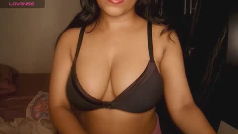 Snapshot of imlovelyrose chatting on 15, 10, 2025 ROSE online show from 15, 10, 2025