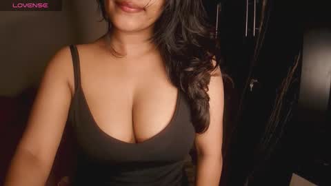 Snapshot of imlovelyrose chatting on 16, 10, 2025 ROSE online show from 16, 10, 2025