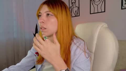 Snapshot of imsiennabellucci chatting on 28, 11, 2025 Sienna online show from 28, 11, 2025