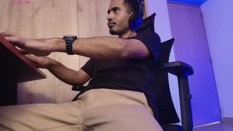 Daniel   thumb up me please its important Im new INDEPENDENT MODEL online show from 18, 4, 2026