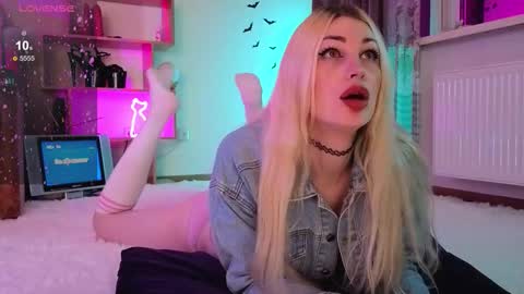  Dina  Help me reach 100 likes  online show from 12, 10, 2025