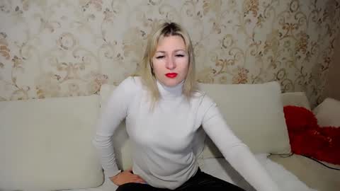 Snapshot of incredible_ariela chatting on 5, 2, 2025 incredible_ariela online show from 5, 2, 2025