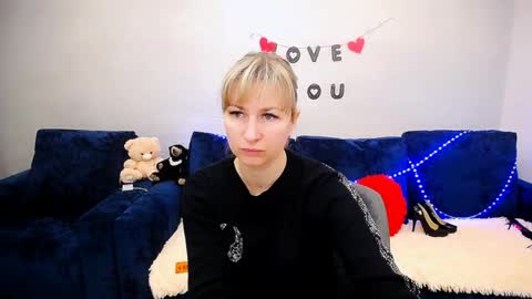 Snapshot of incredible_ariela chatting on 7, 4, 2026 incredible_ariela online show from 7, 4, 2026