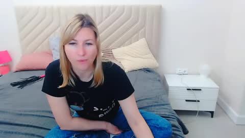 Snapshot of incredible_ariela chatting on 20, 5, 2026 incredible_ariela online show from 20, 5, 2026
