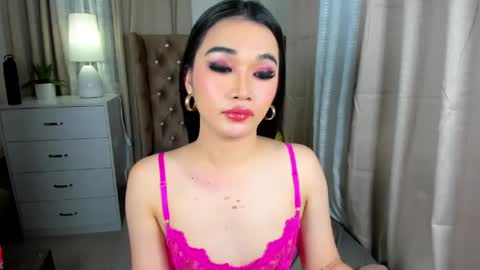 indestructabletrixie online show from 19, 12, 2024