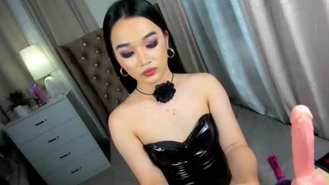 indestructabletrixie online show from 22, 12, 2024