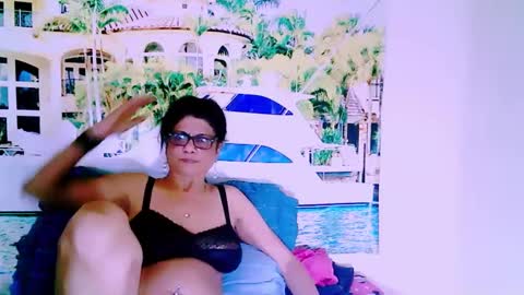 Snapshot of indianallure chatting on 11, 12, 2024 Femiez online show from 11, 12, 2024