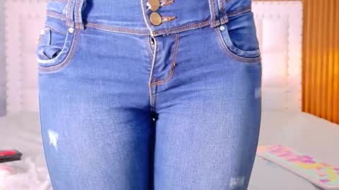 LITTLE AINHOA  online show from 29, 10, 2025