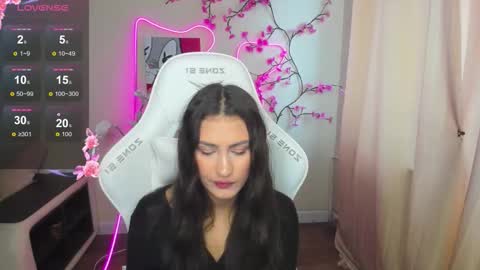 Adel online show from 5, 12, 2025