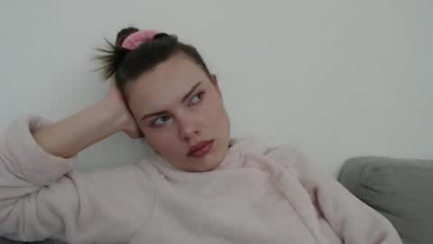 Sweet girl online show from 14, 1, 2026