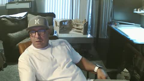 Snapshot of inittogetitin chatting on 21, 12, 2025 inittogetitin online show from 21, 12, 2025