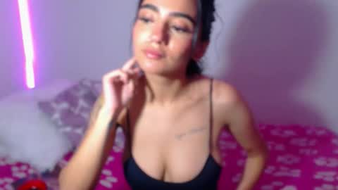 Snapshot of innocent_fox chatting on 23, 12, 2025 Abril online show from 23, 12, 2025