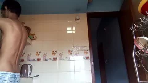 interne8famous online show from 16, 4, 2026