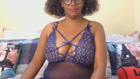 Snapshot of intimacysexy chatting on 8, 5, 2026 boniswa caroline online show from 8, 5, 2026