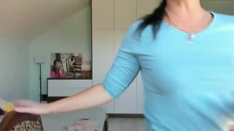 iracherrynow online show from 27, 9, 2025