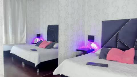 Queen Iris online show from 27, 11, 2025