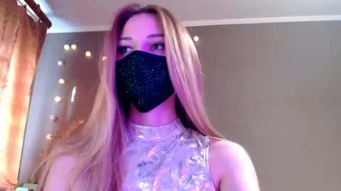 Snapshot of iris_lave chatting on 11, 5, 2026 Lily online show from 11, 5, 2026