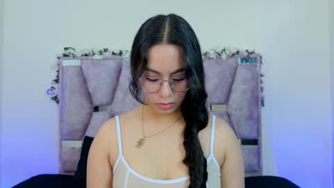 Snapshot of iris_mandarinne chatting on 2, 11, 2025 Iris online show from 2, 11, 2025