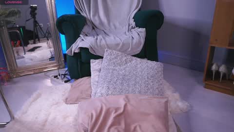 Snapshot of irisreynolds chatting on 5, 1, 2025 Maria online show from 5, 1, 2025