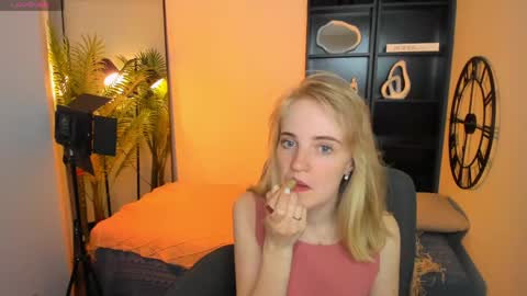 Snapshot of irmaronn chatting on 25, 5, 2026 Irma online show from 25, 5, 2026
