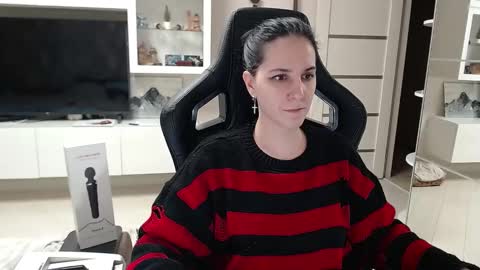 Irwi Tomboy online show from 20, 12, 2024